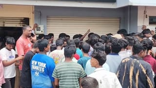1 ರೂಪಾಯಿಗೆ ಟಿ ಶರ್ಟ್: ಚಿಂತಾಮಣಿಯಲ್ಲಿ ಬಟ್ಟೆ ಅಂಗಡಿಗೆ ಮುಗಿಬಿದ್ದ ಗ್ರಾಹಕರು
