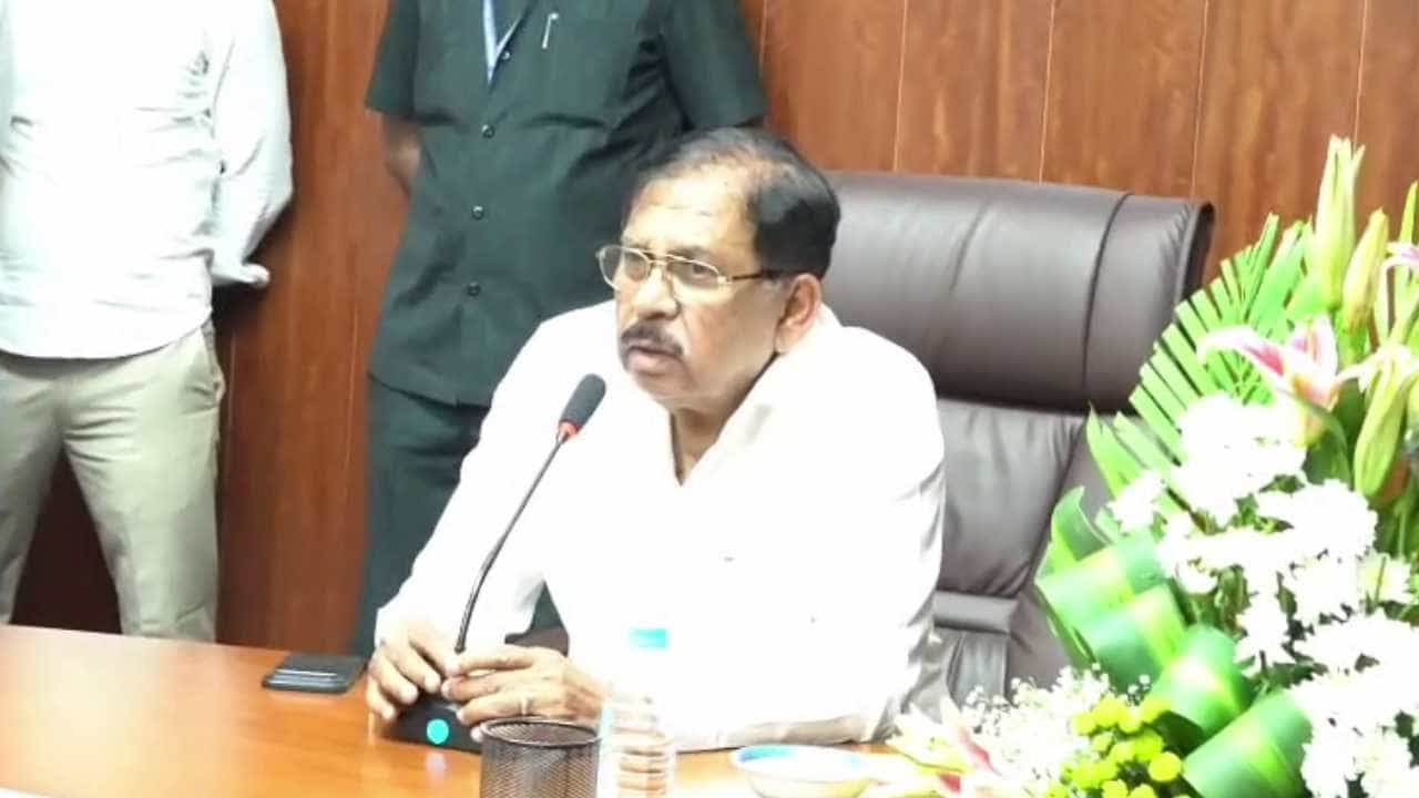 '2013ರ ಚುನಾವಣೆಯಲ್ಲಿ ನಾನು ಗೆದ್ದಿದ್ದರೆ ಸಿದ್ದರಾಮಯ್ಯ ಸಿಎಂ ಆಗುತ್ತಿರಲಿಲ್ಲ': ಜಿ. ಪರಮೇಶ್ವರ್ '2013ರ ಚುನಾವಣೆಯಲ್ಲಿ ನಾನು ಗೆದ್ದಿದ್ದರೆ ಸಿದ್ದರಾಮಯ್ಯ ಸಿಎಂ ಆಗುತ್ತಿರಲಿಲ್ಲ': ಜಿ. ಪರಮೇಶ್ವರ್