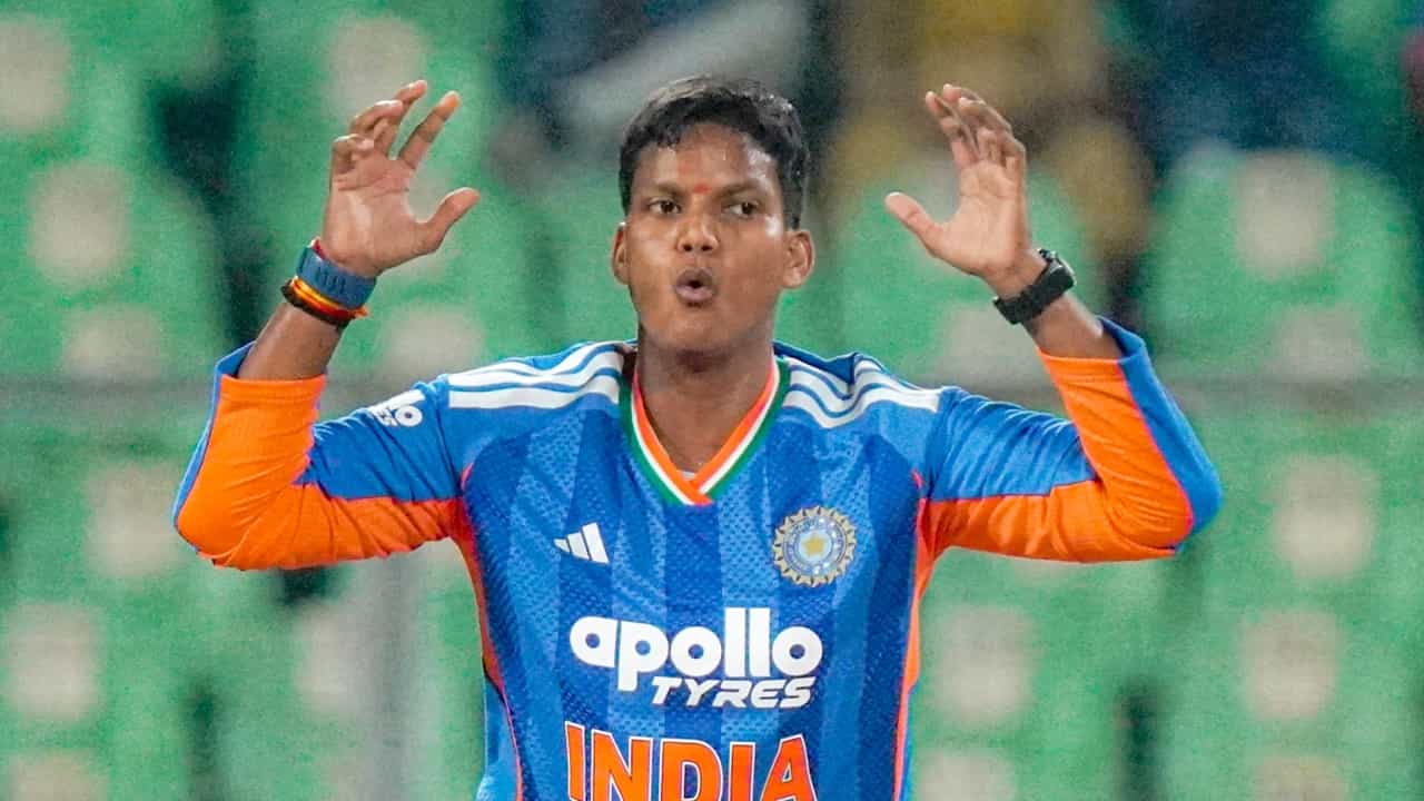 2026 ರ ಮಹಿಳಾ ಟಿ20 ವಿಶ್ವಕಪ್ನ 6ನೇ ಪಂದ್ಯ ಭಾರತ ಮಹಿಳಾ ತಂಡ ಹಾಗೂ ಪಾಕಿಸ್ತಾನ ಮಹಿಳಾ ತಂಡಗಳ ನಡುವೆ ನಡೆಯಲಿದೆ. ಈ ಪಂದ್ಯದಲ್ಲಿ ಭಾರತ ಮಹಿಳಾ ತಂಡದ ಸ್ಟಾರ್ ಆಲ್ರೌಂಡರ್ ದೀಪ್ತಿ ಶರ್ಮಾ ಟಿ20 ಕ್ರಿಕೆಟ್ನಲ್ಲಿ ಮಹತ್ವದ ಮೈಲಿಗಲ್ಲು ದಾಟುವ ಅವಕಾಶ ಹೊಂದಿದ್ದಾರೆ (PC-PTI).