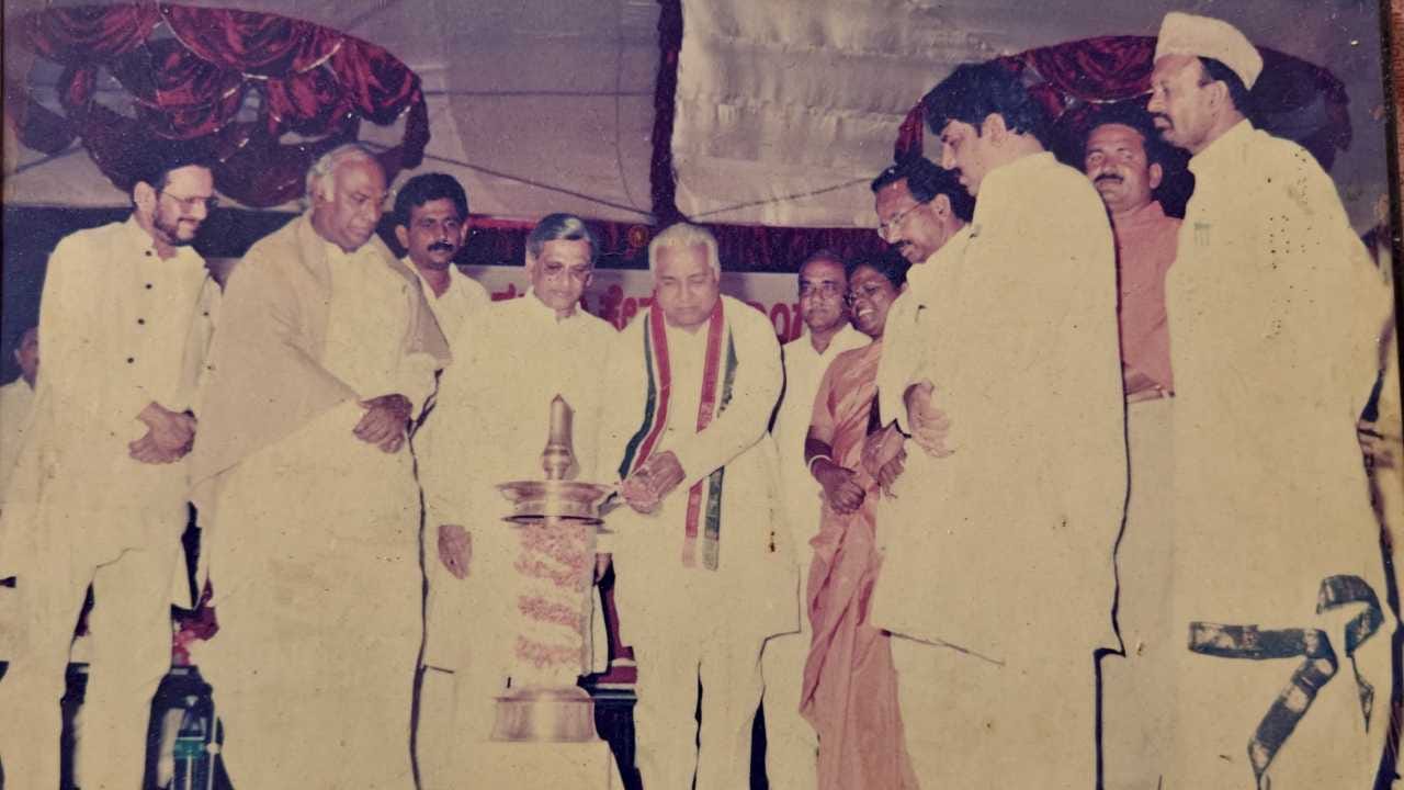 Dk Shivakumar Old Photos