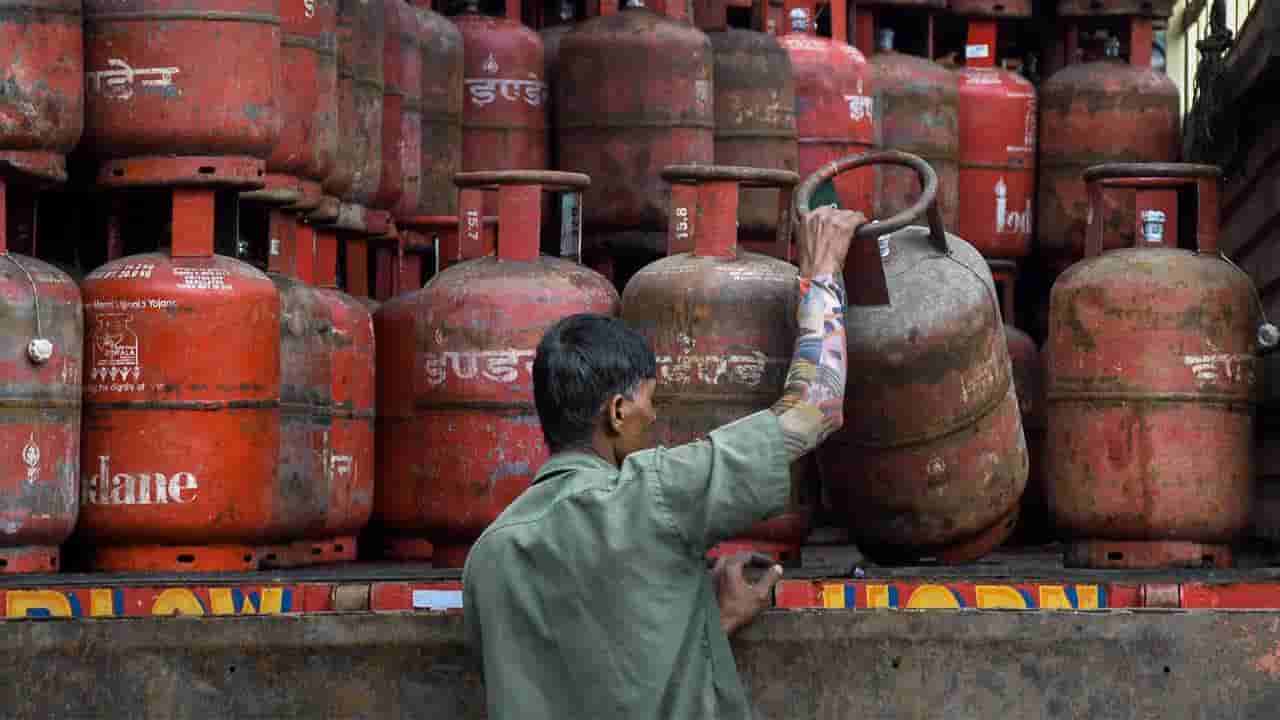 Domestic LPG Cylinder Price Hike: ಗ್ರಾಹಕರಿಗೆ ಮತ್ತೆ ಬೆಲೆ ಏರಿಕೆ ಶಾಕ್! ಗೃಹಬಳಕೆಯ ಎಲ್ಪಿಜಿ ಸಿಲಿಂಡರ್ ದರ 29 ರೂ. ಹೆಚ್ಚಳ