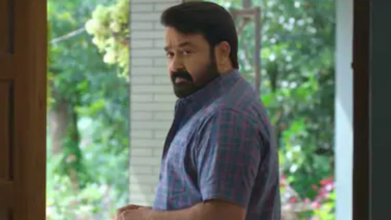 ಮೋಹನ್ಲಾಲ್ ನಟನೆಯ ‘ದೃಶ್ಯಂ 3’ ಸಿನಿಮಾ ಬಾಕ್ಸ್ ಆಫೀಸ್ನಲ್ಲಿ ದೊಡ್ಡ ಹಿಟ್ ಆಗಿತ್ತು. ಕಳೆದ ತಿಂಗಳಷ್ಟೆ ಬಿಡುಗಡೆ ಆದ ಈ ಸಿನಿಮಾ ಈ ವಾರ ಒಟಿಟಿಗೆ ಬಂದಿದೆ. ಮೋಹನ್ಲಾಲ್ ನಟಿಸಿ, ಜೀತು ಜೋಸೆಫ್ ನಿರ್ದೇಶನ ಮಾಡಿರುವ ಈ ಸಿನಿಮಾವನ್ನು ಇದೀಗ ಅಮೆಜಾನ್ ಪ್ರೈಂನಲ್ಲಿ ವೀಕ್ಷಿಸಬಹುದಾಗಿದೆ.