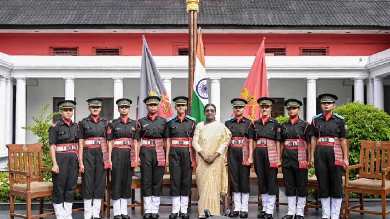 ಇತಿಹಾಸ ಸೃಷ್ಟಿಸಿದ ಡೆಹ್ರಾಡೂನ್ ಐಎಂಎ: ಮೊದಲ ಬಾರಿಗೆ ಭಾರತೀಯ ಸೇನೆಗೆ ಅಧಿಕಾರಿಗಳಾಗಿ 9 ಮಹಿಳಾ ಕೆಡೆಟ್ಗಳ ಸೇರ್ಪಡೆ ಇತಿಹಾಸ ಸೃಷ್ಟಿಸಿದ ಡೆಹ್ರಾಡೂನ್ ಐಎಂಎ: ಮೊದಲ ಬಾರಿಗೆ ಭಾರತೀಯ ಸೇನೆಗೆ ಅಧಿಕಾರಿಗಳಾಗಿ 9 ಮಹಿಳಾ ಕೆಡೆಟ್ಗಳ ಸೇರ್ಪಡೆ
