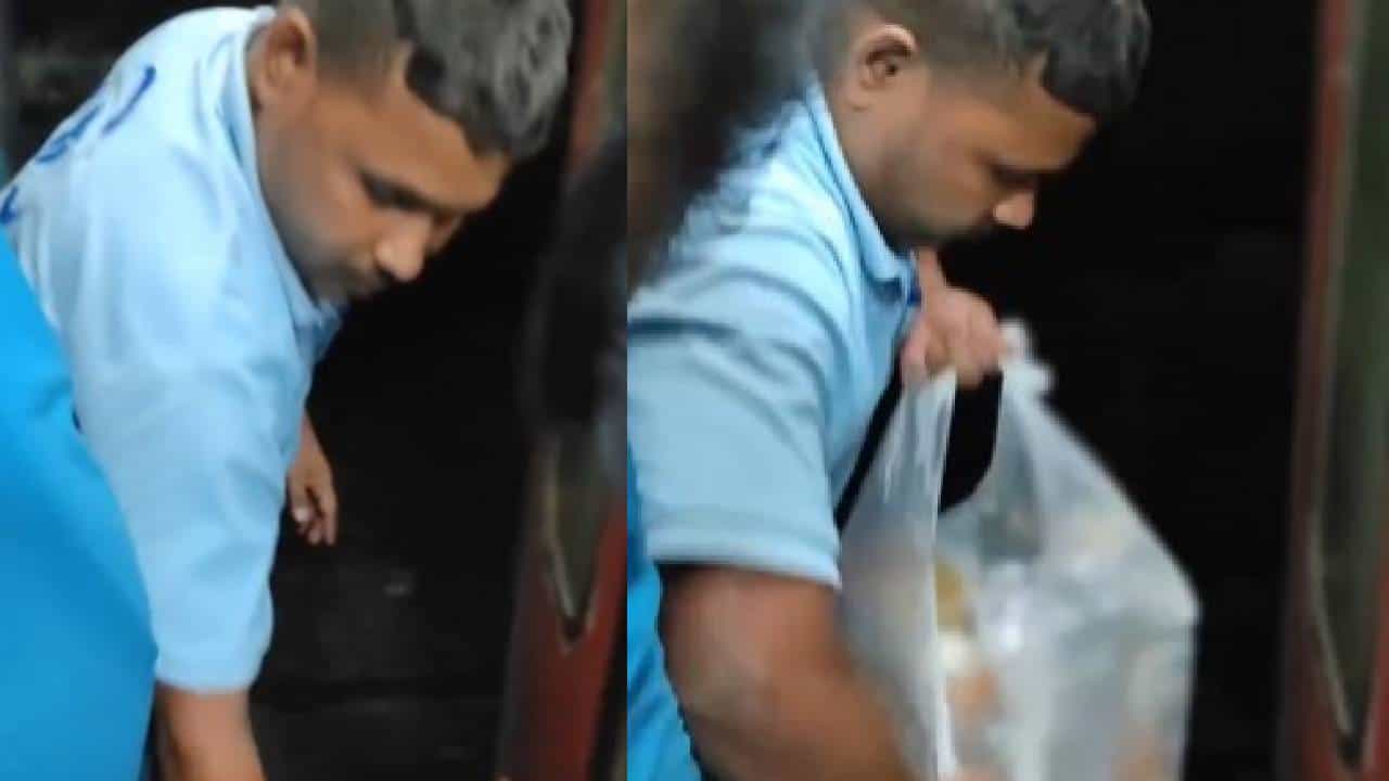 ಚಲಿಸುತ್ತಿರುವ ರೈಲಿನಿಂದ ಪ್ಯಾಕ್ ಮಾಡಿದ ಆಹಾರ ಪೊಟ್ಟಣಗಳನ್ನು ಎಸೆದ ರೈಲ್ವೆ ಸಿಬ್ಬಂದಿ ಚಲಿಸುತ್ತಿರುವ ರೈಲಿನಿಂದ ಪ್ಯಾಕ್ ಮಾಡಿದ ಆಹಾರ ಪೊಟ್ಟಣಗಳನ್ನು ಎಸೆದ ರೈಲ್ವೆ ಸಿಬ್ಬಂದಿ