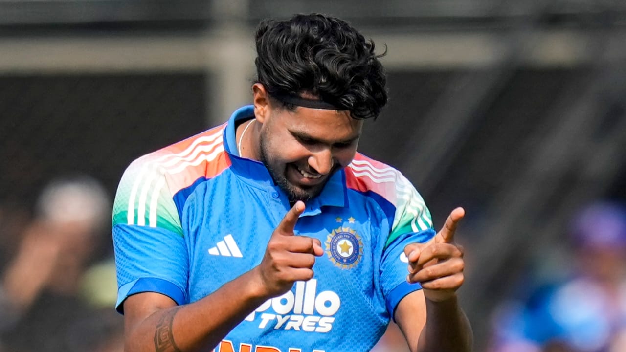 ಟೈಮ್ಸ್ ಆಫ್ ಇಂಡಿಯಾದ ವರದಿಯ ಪ್ರಕಾರ, ಜೂನ್ 20 ರಂದು ಚೆನ್ನೈನಲ್ಲಿ ಅಫ್ಘಾನಿಸ್ತಾನ ವಿರುದ್ಧದ ಮೂರನೇ ಏಕದಿನ ಪಂದ್ಯಕ್ಕೂ ಮುನ್ನ ಹರ್ಷಿತ್ ರಾಣಾ ತಂಡವನ್ನು ಕೂಡಿಕೊಳ್ಳಬಹುದು. ಆದಾಗ್ಯೂ ಹಾರ್ದಿಕ್ ಬದಲಿಯಾಗಿ ಆಟಗಾರನನ್ನು ಆಯ್ಕೆ ಮಾಡುವ ಬಗ್ಗೆ ಆಯ್ಕೆದಾರರು ಇನ್ನೂ ಯೋಚಿಸಿಲ್ಲ ಎಂದು ವರದಿಯಾಗಿದೆ (PC-PTI).