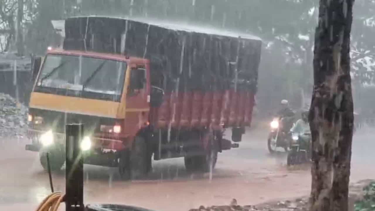 Karnataka Weather Forecast: ಮುಂಗಾರು ಮಳೆ ಚುರುಕು, ರಾಜ್ಯಾದ್ಯಂತ ಭಾರಿ ಮಳೆ ಮುನ್ಸೂಚನೆ; 2 ದಿನ ರೆಡ್ ಅಲರ್ಟ್ Karnataka Weather Forecast: ಮುಂಗಾರು ಮಳೆ ಚುರುಕು, ರಾಜ್ಯಾದ್ಯಂತ ಭಾರಿ ಮಳೆ ಮುನ್ಸೂಚನೆ; 2 ದಿನ ರೆಡ್ ಅಲರ್ಟ್