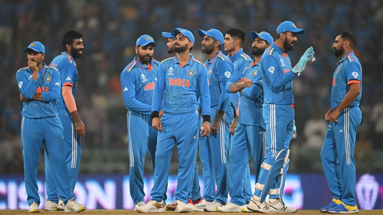 ಇಂಗ್ಲೆಂಡ್ ವಿರುದ್ಧದ ಮೂರು ಪಂದ್ಯಗಳ ಏಕದಿನ ಸರಣಿಗೆ ಟೀಂ ಇಂಡಿಯಾ ಪ್ರಕಟವಾಗಿದೆ. ಜುಲೈ 14 ರಿಂದ ಪ್ರಾರಂಭವಾಗುವ ಈ ಸರಣಿಗೆ ಬಿಸಿಸಿಐ ಬಲಿಷ್ಠ ತಂಡವನ್ನು ಆಯ್ಕೆ ಮಾಡಿದೆ. ಈ ಪ್ರವಾಸದೊಂದಿಗೆ ಟೀಂ ಇಂಡಿಯಾದ 2027 ರ ಏಕದಿನ ವಿಶ್ವಕಪ್ ತಯಾರಿಯೂ ಪ್ರಾರಂಭವಾಗಲಿದೆ. ಹೀಗಾಗಿ ಈ ಪ್ರವಾಸಕ್ಕೆ ತಂಡದ ಎಲ್ಲಾ ಸ್ಟಾರ್ ಆಟಗಾರರನ್ನು ಆಯ್ಕೆ ಮಾಡಲಾಗಿದೆ (PC-PTI).