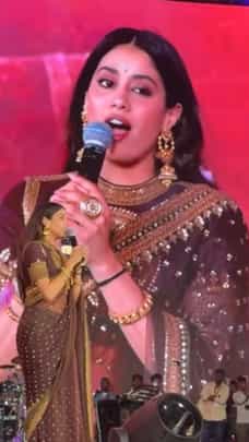 ‘ಪೆದ್ದಿ’ ಇವೆಂಟ್​​ನಲ್ಲಿ ತೆಲುಗಿನಲ್ಲಿ ಮಾತನಾಡಿ ಹೃದಯ ಗೆದ್ದ ಜಾನ್ಹವಿ