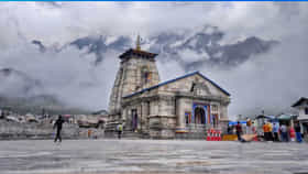 ಭಕ್ತರ ಗಮನಕ್ಕೆ; ಭಾರೀ ಮಳೆಯಿಂದ ಕೇದಾರನಾಥ ಯಾತ್ರೆ ತಾತ್ಕಾಲಿಕ ಸ್ಥಗಿತ!