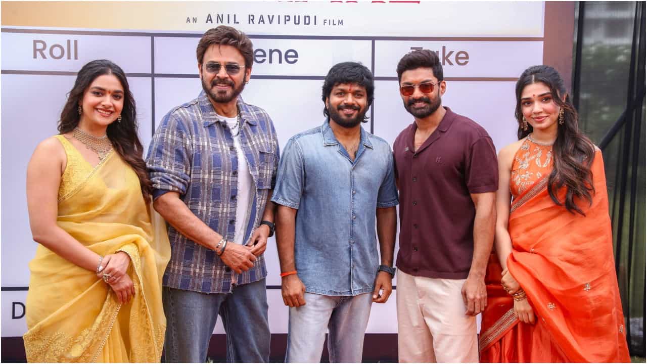 ತೆಲುಗಿನ ವೆಂಕಿ-ಅನಿಲ್ ರವಿಪುಡಿ ಕಾಂಬಿನೇಷನ್ನ ಹೊಸ ಚಿತ್ರಕ್ಕೆ ಚಾಲನೆ ಸಿಕ್ಕಿದೆ. ಚಿತ್ರರಂಗದ ಗಣ್ಯರು ಮತ್ತು ಚಿತ್ರತಂಡದ ಸಮ್ಮುಖದಲ್ಲಿ ಈ ಹೊಸ ಚಿತ್ರಕ್ಕೆ ಶಾಸ್ತ್ರೋಕ್ತವಾಗಿ ಪೂಜೆ ನೆರವೇರಿಸುವ ಮೂಲಕ ಚಾಲನೆ ನೀಡಲಾಗಿದೆ. ಈ ಅದ್ಧೂರಿ ಸಮಾರಂಭದಲ್ಲಿ ಚಿತ್ರದ ಪ್ರಮುಖ ಕಲಾವಿದರು ಭಾಗವಹಿಸಿದ್ದರು.