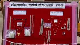 ಅಪ್ರಾಪ್ತನಿಗೆ ಸಿಗರೇಟ್ ಕಲಿಸಿ, ಬ್ಲಾಕ್‌ಮೇಲ್ ಮಾಡಿ 120 ಗ್ರಾಂ ಬಂಗಾರ ದೋಚಿದ ಖದೀಮರ ಬಂಧನ!