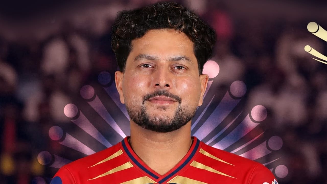 ಮತ್ತೊಂದೆಡೆ ಡೆಲ್ಲಿ ಕ್ಯಾಪಿಟಲ್ಸ್ ಫ್ರಾಂಚೈಸಿಯು ತನ್ನ ಚೈನಾಮನ್ ಸ್ಪಿನ್ನರ್ ಕುಲ್ದೀಪ್ ಯಾದವ್ ಅವರನ್ನು ಲಕ್ನೋ ಸೂಪರ್ ಜೈಂಟ್ಸ್ ಫ್ರಾಂಚೈಸಿಗೆ 13.50 ಕೋಟಿ ರೂಪಾಯಿಗೆ ಮಾರಾಟ ಮಾಡಿದ್ದಾರೆ. ಈ ಮೂಲಕ ಆಟಗಾರರನ್ನು ಅದಲು-ಬದಲು ಮಾಡಿ ಲಕ್ನೋ ಸೂಪರ್ ಜೈಂಟ್ಸ್ ಹಾಗೂ ಡೆಲ್ಲಿ ಕ್ಯಾಪಿಟಲ್ಸ್ ಫ್ರಾಂಚೈಸಿ ಸ್ವಾಪ್ ಡೀಲ್ ಕುದುರಿಸಿಕೊಂಡಿದೆ. (PC: Crictracker)