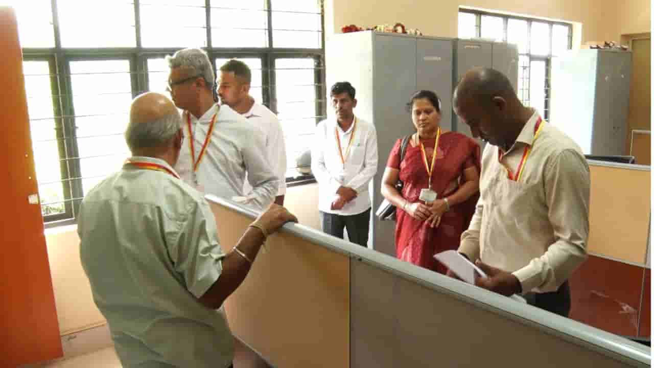 RTO ಕಚೇರಿ ಮೇಲೆ ಲೋಕಾಯುಕ್ತ ದಾಳಿ: ಎಸ್ಪಿ ಪ್ರಶ್ನೆಗಳಿಗೆ ಪ್ರಾದೇಶಿಕ ಸಾರಿಗೆ ಆಯುಕ್ತರೇ ತಬ್ಬಿಬ್ಬು!
