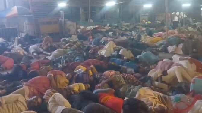 ಮಂತ್ರಾಲಯದಲ್ಲಿ ಪ್ರತಿನಿತ್ಯ ಭಕ್ತ ಸಾಗರ: ವಸತಿಗೂ ಪರದಾಟ