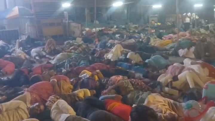 ಮಂತ್ರಾಲಯ ಶ್ರೀ ರಾಘವೇಂದ್ರ ಸ್ವಾಮಿ ಮಠದಲ್ಲಿ ಪ್ರತಿನಿತ್ಯ ಭಕ್ತ ಸಾಗರ: ವಸತಿಗೂ ಪರದಾಟ ಮಂತ್ರಾಲಯ ಶ್ರೀ ರಾಘವೇಂದ್ರ ಸ್ವಾಮಿ ಮಠದಲ್ಲಿ ಪ್ರತಿನಿತ್ಯ ಭಕ್ತ ಸಾಗರ: ವಸತಿಗೂ ಪರದಾಟ