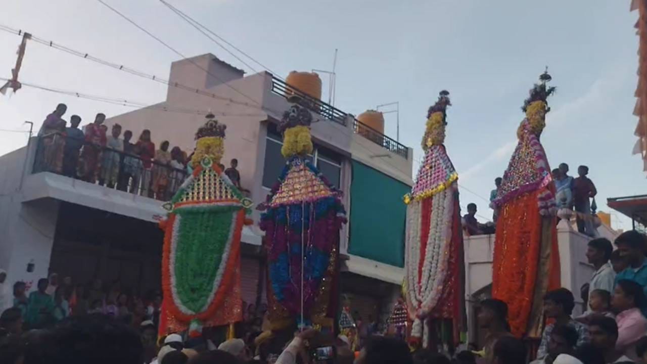 ವಿವಿಧ ಓಣಿಗಳಲ್ಲಿ ಪ್ರತಿಷ್ಠಾಪಿಸಲಾಗಿದ್ದ ಅಲಾವಿ ದೇವರುಗಳು ವಲ್ಲಭಬಾಯಿ ವೃತ್ತದಲ್ಲಿ ಒಂದಾಗಿ ಸಮಾಗಮಗೊಂಡವು. ಈ ಅಪರೂಪದ ದೃಶ್ಯವನ್ನು ಸಾರ್ವಜನಿಕರು ತಮ್ಮ ಮನೆಗಳ ಬಾಲ್ಕನಿ ಹಾಗೂ ಟೆರೇಸ್ ಮೇಲೆ ನಿಂತು ವೀಕ್ಷಿಸಿದರು. ಇತ್ತ ಗ್ರಾಮೀಣ ಭಾಗದಲ್ಲೂ ಮೊಹರಂ ಅದ್ದೂರಿಯಾಗಿ ನೆರವೇರಿತು.
