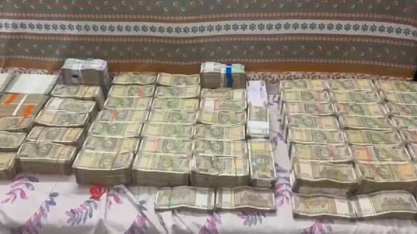ತೆಲಂಗಾಣ ಸರ್ಕಾರಿ ಅಧಿಕಾರಿ ನರಹರಿ ಮನೆ ಮೇಲೆ ಎಸಿಬಿ ದಾಳಿ, ಹಾಸಿಗೆಯ ಕೆಳಗಿತ್ತು ಕೋಟಿ ಕೋಟಿ ಹಣ