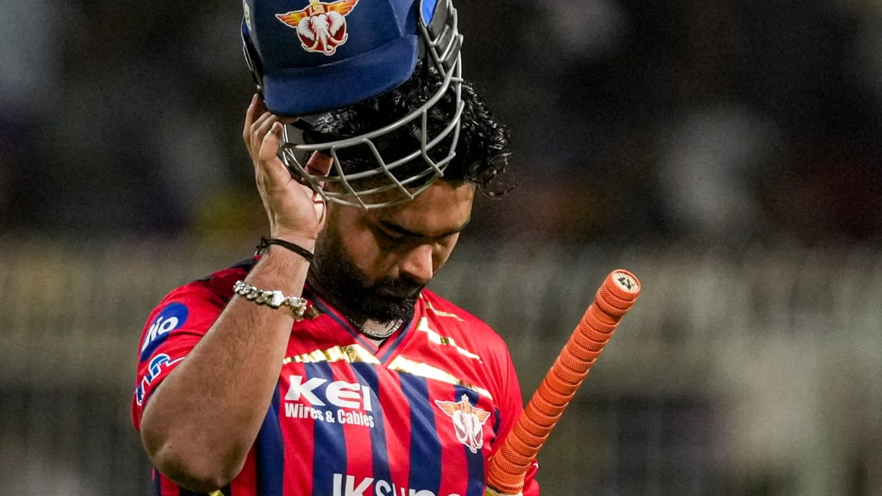 ಪಂತ್ ಲಕ್ನೋ ತಂಡದ ನಾಯಕತ್ವವನ್ನು ತೊರೆದಾಗ ಇದು ಪಂತ್ ಅವರ ಸ್ವಯಂ ನಿರ್ಧಾರ ಎಂದು ಫ್ರಾಂಚೈಸಿ ಹೇಳಿತ್ತು. ಆದರೀಗ ಕೇಳಿಬಂದಿರುವ ಮಾಹಿತಿ ಪ್ರಕಾರ, ಫ್ರಾಂಚೈಸಿಯೇ ಒತ್ತಡ ಹೇರಿ ರಿಷಭ್ ಪಂತ್ ಅವರಿಂದ ಬಲವಂತವಾಗಿ ನಾಯಕತ್ವಕ್ಕೆ ರಾಜೀನಾಮೆ ಕೊಡಿಸಲಾಗಿದೆ ಎನ್ನಲಾಗುತ್ತಿದೆ (PC-PTI).
