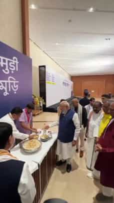 ಎನ್​ಡಿಎ ನಾಯಕರ ಜೊತೆ ಝಲ್ಮುರಿ ಸವಿದ ಪ್ರಧಾನಿ ಮೋದಿ