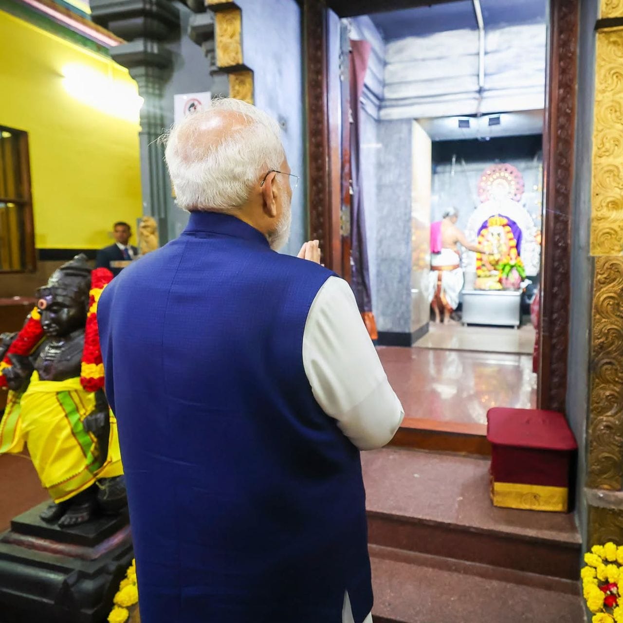 ಇದಕ್ಕೂ ಮುನ್ನ ಭಾನುವಾರ ನಡೆದ ಸೆಶೆಲ್ಸ್ ದೇಶದ ಸ್ವಾತಂತ್ರ್ಯದ ಸುವರ್ಣ ಮಹೋತ್ಸವದ  ರಾಷ್ಟ್ರೀಯ ದಿನಾಚರಣೆಯಲ್ಲಿ ಪ್ರಧಾನಿ ನರೇಂದ್ರ ಮೋದಿ ಅವರು ಮುಖ್ಯ ಗೌರವಾನ್ವಿತ ಅತಿಥಿಯಾಗಿ  ಪಾಲ್ಗೊಂಡಿದ್ದರು.
