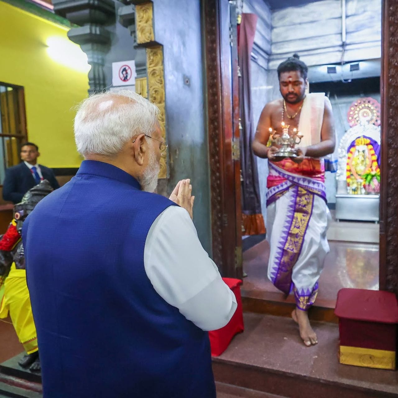 ಸೆಶೆಲ್ಸ್‌ನಲ್ಲಿ ಈ ಭವ್ಯ ದೇಗುಲ ನಿರ್ಮಾಣಕ್ಕೆ ಶ್ರಮಿಸಿದ ಮತ್ತು ಭಾರತೀಯ ಸಂಸ್ಕೃತಿ-ಆಧ್ಯಾತ್ಮಿಕತೆಯನ್ನು ಅಲ್ಲಿ ಜನಪ್ರಿಯಗೊಳಿಸುತ್ತಿರುವ ‘ಸೆಶೆಲ್ಸ್ ಹಿಂದೂ ಕೋವಿಲ್ ಸಂಗಮ್’ ಸಂಸ್ಥೆಯ ಪ್ರಯತ್ನಗಳನ್ನು ನಾನು ಮುಕ್ತಕಂಠದಿಂದ ಶ್ಲಾಘಿಸುತ್ತೇನೆ” ಎಂದು ಪ್ರಧಾನಿ ತಿಳಿಸಿದ್ದಾರೆ.
