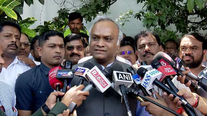 ಧರ್ಮಸ್ಥಳದಲ್ಲಿ BJP ಶಾಸಕರಿಂದ ಆಣೆ ಪ್ರಮಾಣ: ಪ್ರಿಯಾಂಕ್​​ ಖರ್ಗೆ ವ್ಯಂಗ್ಯ