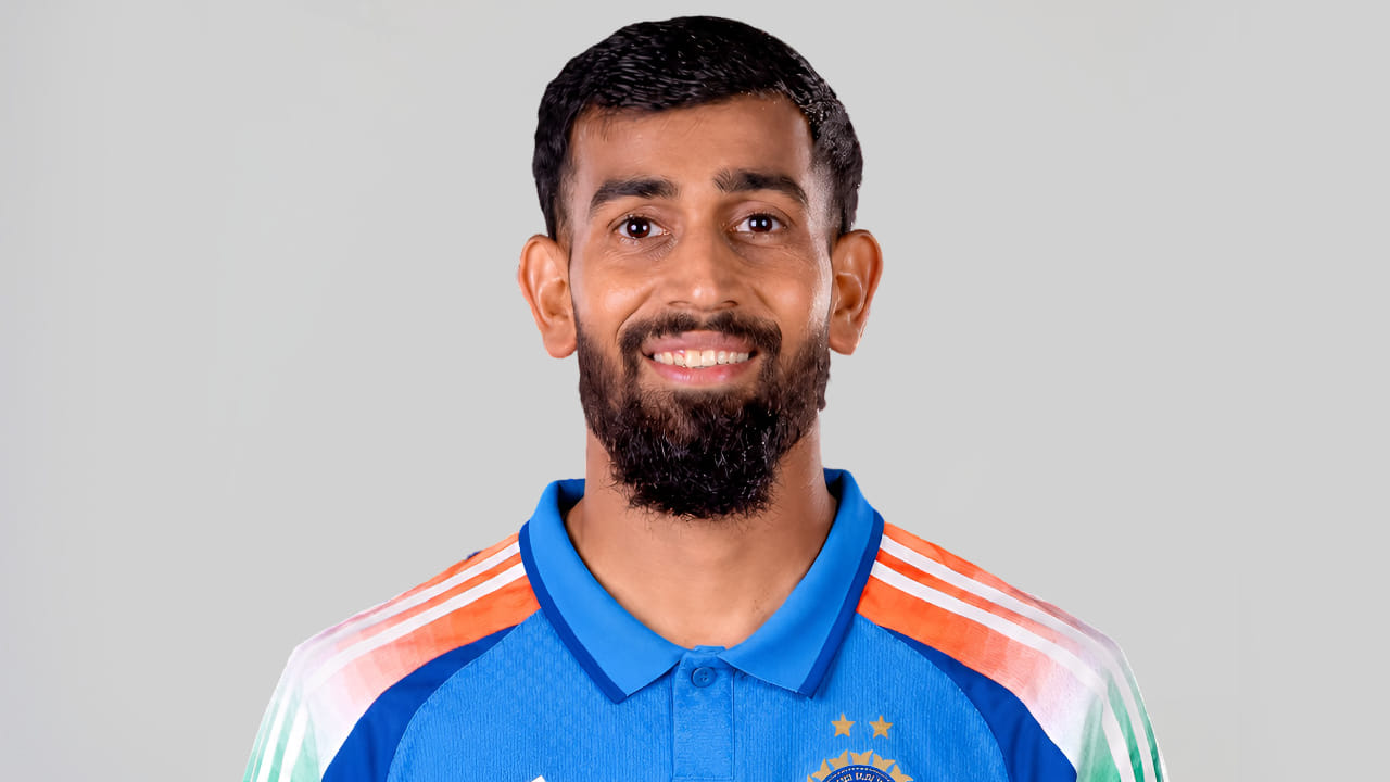 ಪ್ರಿನ್ಸ್ ಯಾದವ್: ಅಫ್ಘಾನಿಸ್ತಾನ್ ವಿರುದ್ಧದ ಏಕದಿನ ಸರಣಿಯಲ್ಲಿ ಕಣಕ್ಕಿಳಿದಿದ್ದ ಪ್ರಿನ್ಸ್ ಯಾದವ್ ಕೂಡ ತಂಡದಿಂದ ಹೊರಬಿದ್ದಿದ್ದಾರೆ. ಹರ್ಷಿತ್ ರಾಣಾ ಅವರ ಆಗಮನದೊಂದಿಗೆ ಪ್ರಿನ್ಸ್​ ಯಾದವ್ ಅವಕಾಶ ವಂಚಿತರಾಗಿದ್ದಾರೆ. (PC: BCCI)