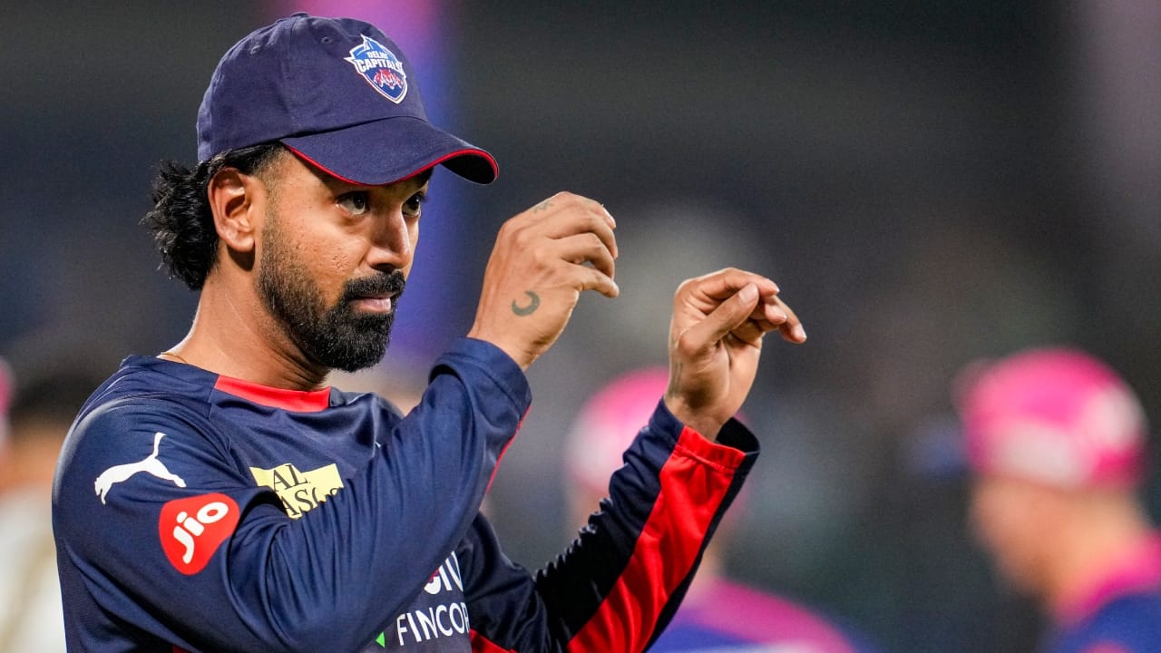 ಇದರ ಜೊತೆಗೆ ಕೇಳಿಬಂದಿರುವ ಮತ್ತೊಂದು ಮಾಹಿತಿಯ ಪ್ರಕಾರ, ಕನ್ನಡಿಗ ಕೆಎಲ್ ರಾಹುಲ್ಗೆ ಡೆಲ್ಲಿ ಕ್ಯಾಪಿಟಲ್ಸ್ ತಂಡದ ನಾಯಕತ್ವ ಹಸ್ತಾಂತರಿಸುವ ಸಾಧ್ಯತೆಗಳಿವೆ. ರಾಹುಲ್ ಈ ಹಿಂದೆ ಲಕ್ನೋ ಸೂಪರ್ಜೈಂಟ್ಸ್ ತಂಡವನ್ನು ನಾಯಕನಾಗಿ ಮುನ್ನಡೆಸಿದ್ದರು. ಹೀಗಾಗಿ ಅಪಾರ ಅನುಭವ ಹೊಂದಿರುವ ರಾಹುಲ್ಗೆ ನಾಯಕತ್ವ ನೀಡಲು ಫ್ರಾಂಚೈಸಿ ಚಿಂತಿಸಿದೆ ಎಂದು ವರದಿಯಾಗಿದೆ (PC-PTI).