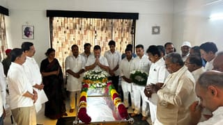 ಎಐಸಿಸಿ ಕಾರ್ಯದರ್ಶಿ ಸೂರಜ್ ಹೆಗ್ಡೆ ಅಂತಿಮ ದರ್ಶನ ಪಡೆದ ರಾಹುಲ್​​ ಗಾಂಧಿ