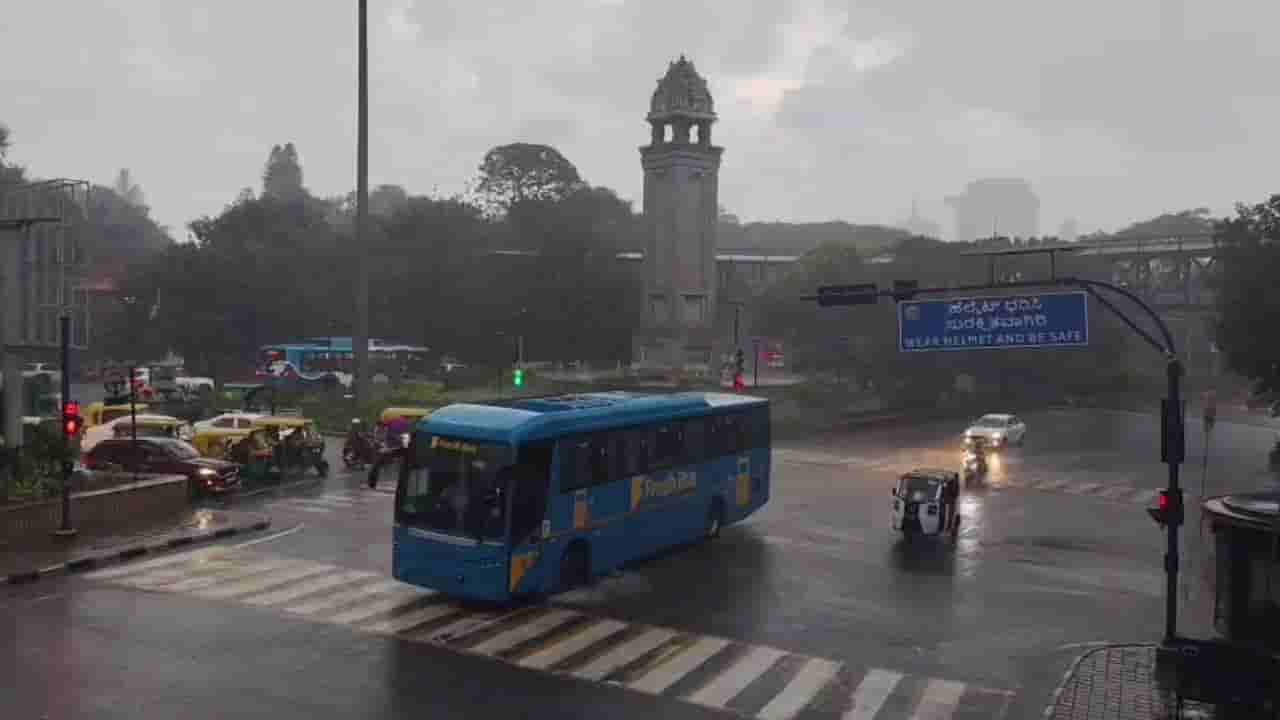 ಬೆಂಗಳೂರಲ್ಲಿ ವರುಣಾರ್ಭಟ: ನಗರದ ಹಲವೆಡೆ ಧಾರಾಕಾರ ಮಳೆ; ಸಂಚಾರ ಅಸ್ತವ್ಯಸ್ತ