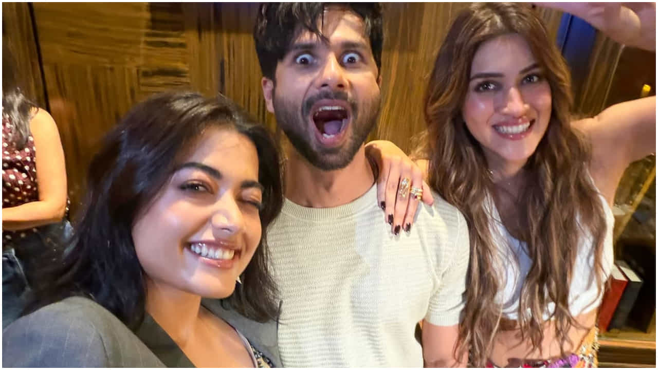 ‘ಕಾಕ್ಟೇಲ್ 2’ ಚಿತ್ರದಲ್ಲಿ ಸಲಿಂಗಿಗಳ ಪಾತ್ರ ಮಾಡಿದ್ದಾರಾ ರಶ್ಮಿಕಾ ಮಂದಣ್ಣ, ಕೃತಿ ಸನನ್? ‘ಕಾಕ್ಟೇಲ್ 2’ ಚಿತ್ರದಲ್ಲಿ ಸಲಿಂಗಿಗಳ ಪಾತ್ರ ಮಾಡಿದ್ದಾರಾ ರಶ್ಮಿಕಾ ಮಂದಣ್ಣ, ಕೃತಿ ಸನನ್?