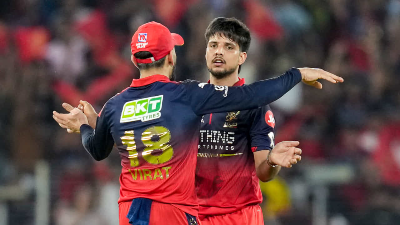 RCB vs GT Final: ಬಿಸಿಸಿಐ ಬ್ಯಾನ್ ಮಾಡಿದ್ದ ಕಾಶ್ಮೀರಿ ಹುಡುಗ ಆರ್ಸಿಬಿಗೆ ಕಪ್ ಗೆಲ್ಲಿಸಿಕೊಟ್ಟ RCB vs GT Final: ಬಿಸಿಸಿಐ ಬ್ಯಾನ್ ಮಾಡಿದ್ದ ಕಾಶ್ಮೀರಿ ಹುಡುಗ ಆರ್ಸಿಬಿಗೆ ಕಪ್ ಗೆಲ್ಲಿಸಿಕೊಟ್ಟ