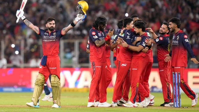 ಟ್ರೋಫಿ ಗೆದ್ದು ಸಿಎಸ್​​ಕೆ, ಮುಂಬೈ ದಾಖಲೆ ಸರಿಗಟ್ಟಿದ ಆರ್​ಸಿಬಿ
