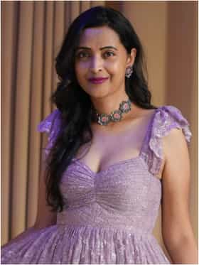 ಗ್ಲಾಮರ್ ಗೊಂಬೆ ರೀತಿ ಕಾಣಿಸಿದ ನಟಿ ಸ್ಪರ್ಶಾ ರೇಖಾ