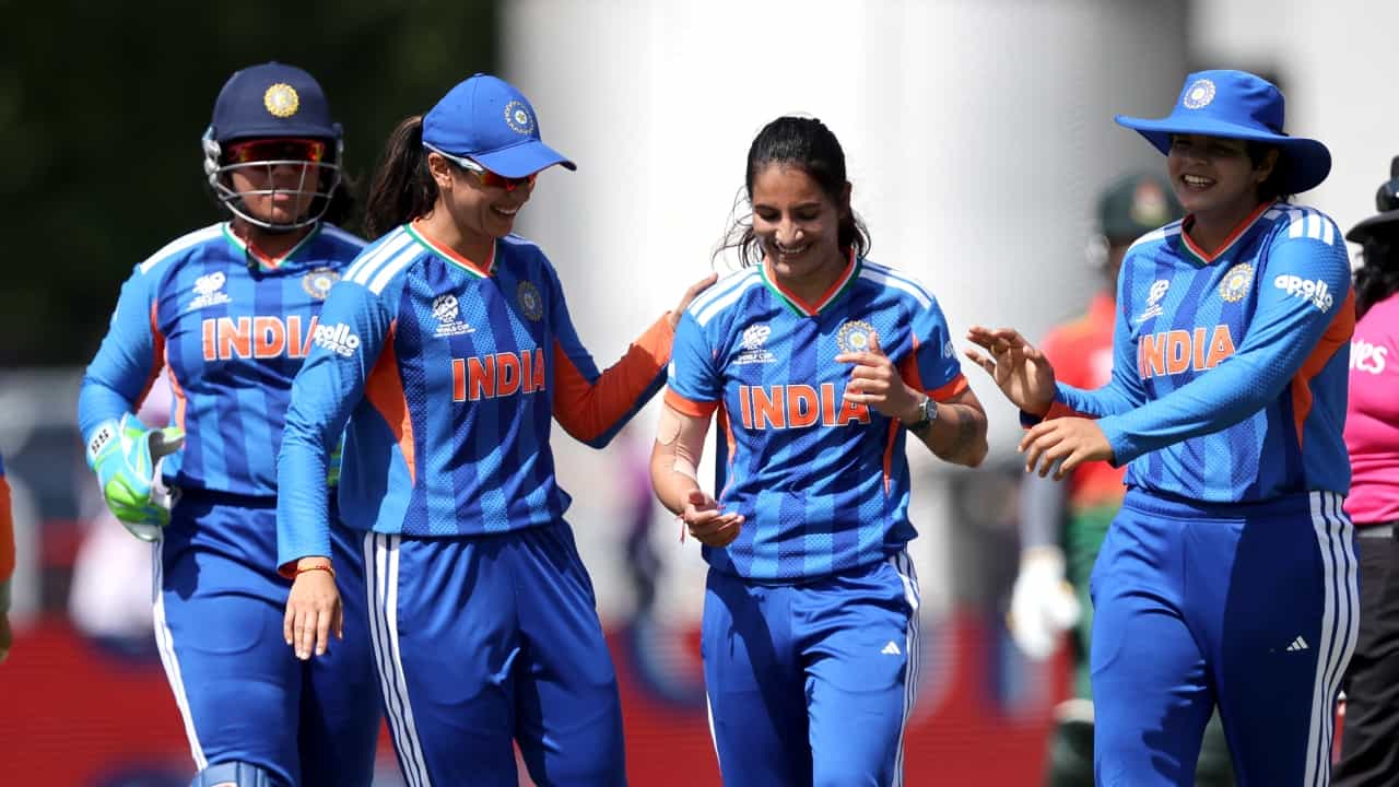 IND vs BAN: ತಂಡದಿಂದ ಹೊರಗಿಟ್ಟಿದ್ದವರಿಗೆ ಮೊದಲ ಓವರ್​ನಲ್ಲೇ ಉತ್ತರ ನೀಡಿದ ರೇಣುಕಾ