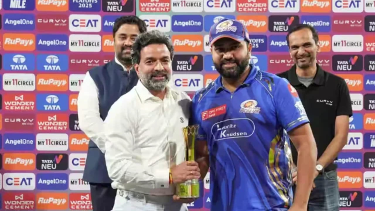 ಈ ಮೊದಲು ಈ ದಾಖಲೆಯನ್ನು ಹೊಂದಿದ್ದ ರೋಹಿತ್ ಶರ್ಮಾ ಐಪಿಎಲ್ನಲ್ಲಿ 21 ಪಂದ್ಯಶ್ರೇಷ್ಠ ಪ್ರಶಸ್ತಿಗಳನ್ನು ಗೆದ್ದಿದ್ದರು. ಸಿಎಸ್ಕೆ ತಂಡದ ಮಾಜಿ ನಾಯಕ ಎಂಎಸ್ ಧೋನಿ 18 ಪ್ರಶಸ್ತಿಗಳೊಂದಿಗೆ ಮೂರನೇ ಸ್ಥಾನದಲ್ಲಿದ್ದಾರೆ. ರವೀಂದ್ರ ಜಡೇಜಾ ಮತ್ತು ಕೆಎಲ್ ರಾಹುಲ್ ತಲಾ 17 ಬಾರಿ ಈ ಪ್ರಶಸ್ತಿಯನ್ನು ಗೆದ್ದಿದ್ದಾರೆ.