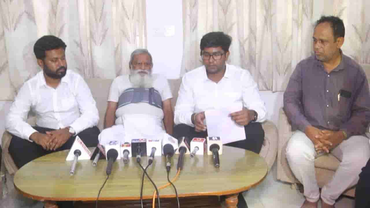 ಧಾರವಾಡದಲ್ಲಿ ಮತ್ತೆ ವಿದ್ಯಾರ್ಥಿಗಳ ಕಿಚ್ಚು: ಸತ್ಯಾಗಹಕ್ಕೆ ಪೊಲೀಸ್ ಬ್ರೇಕ್, ಜೂ 9ರವರೆಗೆ ಗಡುವು