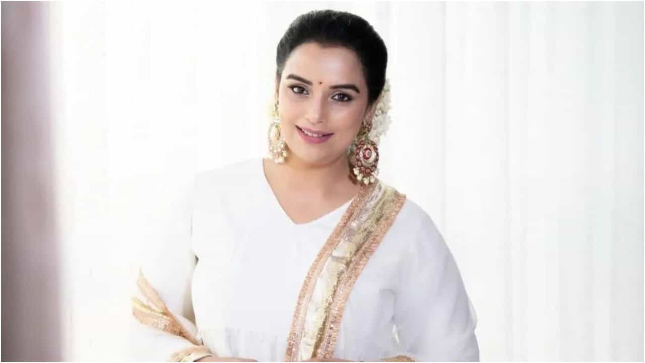 ಶ್ವೇತಾ ಮೆನನ್ ವಿರುದ್ಧ ಮತ್ತೊಮ್ಮೆ ಪಿತೂರಿ? ‘ಅಮ್ಮ’ ಸಂಘಟನೆಯ ಸಾಮೂಹಿಕ ರಾಜೀನಾಮೆಗೆ ಅಸಲಿ ಕಾರಣ ಬಯಲು ಶ್ವೇತಾ ಮೆನನ್ ವಿರುದ್ಧ ಮತ್ತೊಮ್ಮೆ ಪಿತೂರಿ? ‘ಅಮ್ಮ’ ಸಂಘಟನೆಯ ಸಾಮೂಹಿಕ ರಾಜೀನಾಮೆಗೆ ಅಸಲಿ ಕಾರಣ ಬಯಲು