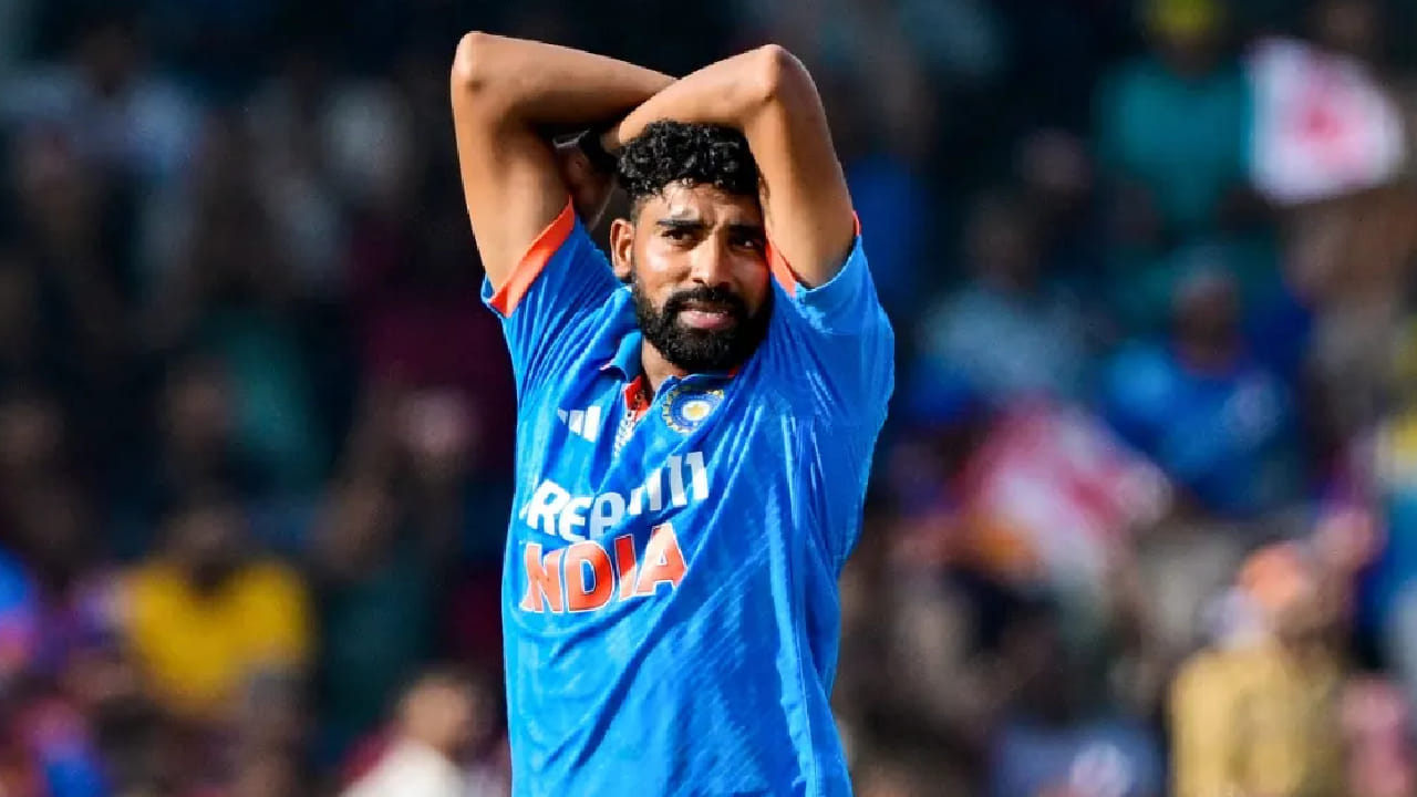 ಬಿಸಿಸಿಐ ವೈದ್ಯಕೀಯ ತಂಡ ಮತ್ತು ಭಾರತೀಯ ಕ್ರಿಕೆಟ್ ತಂಡದ ಮ್ಯಾನೇಜ್ಮೆಂಟ್ ನಡುವೆ ನಡೆದ ಸುದೀರ್ಘ ಚರ್ಚೆಯ ಬಳಿಕ ಸಿರಾಜ್ ಅವರಿಗೆ ಮುನ್ನೆಚ್ಚರಿಕೆ ಕ್ರಮವಾಗಿ ಈ ವಿಶ್ರಾಂತಿ ಸಲಹೆ ನೀಡಲಾಗಿದೆ. ಹೀಗಾಗಿ ಮುಂಬರುವ ಟಿ20 ಸರಣಿಗಳಲ್ಲಿ ಸಿರಾಜ್ ಕಾಣಿಸಿಕೊಳ್ಳುವುದಿಲ್ಲ. (PC: BCCI)
