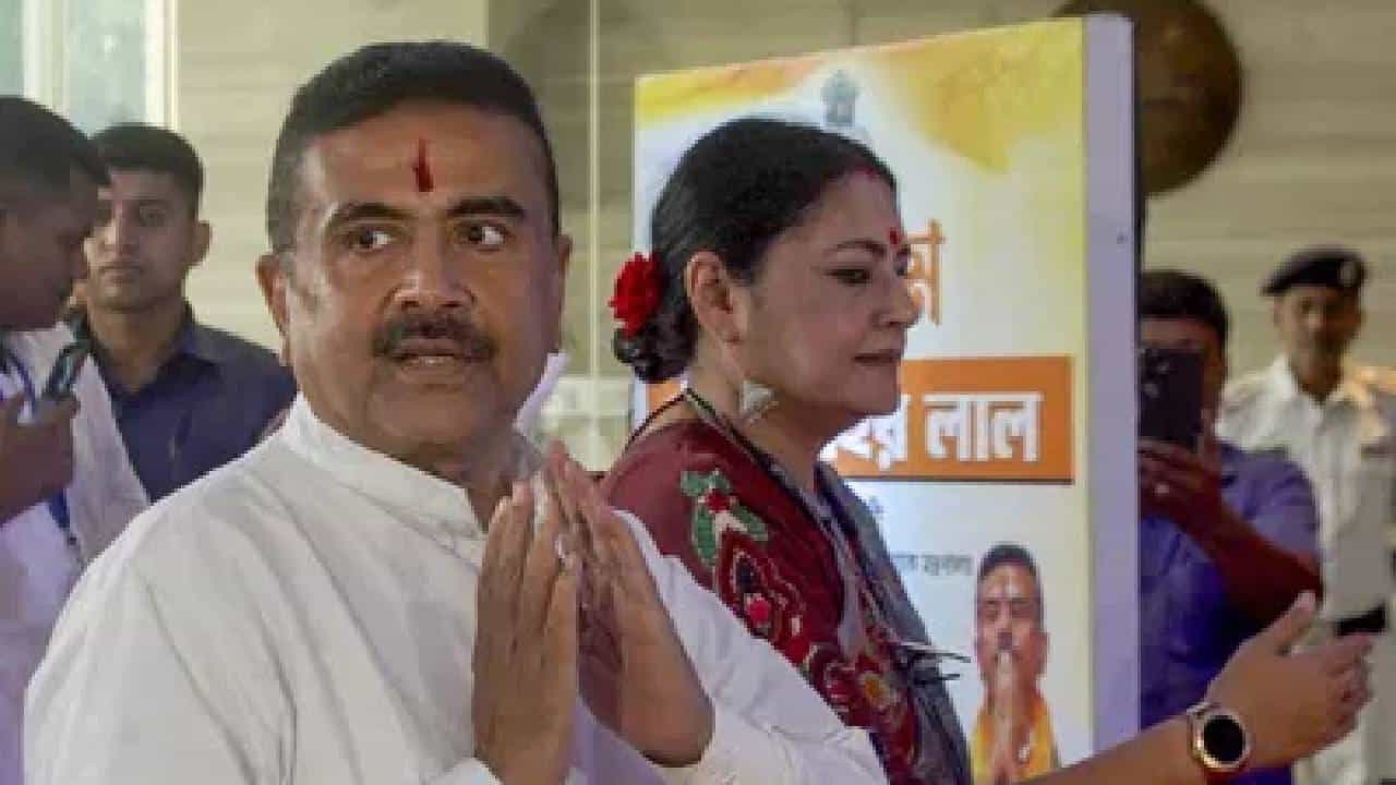 ಪಶ್ಚಿಮ ಬಂಗಾಳ: 4,800 ಅಕ್ರಮ ಬಾಂಗ್ಲಾ ವಲಸಿಗರ ಗಡಿಪಾರು, ಗಡಿ ಭದ್ರತೆ ನಮ್ಮ ಆದ್ಯತೆ ಎಂದ ಸಿಎಂ ಸುವೇಂದು ಪಶ್ಚಿಮ ಬಂಗಾಳ: 4,800 ಅಕ್ರಮ ಬಾಂಗ್ಲಾ ವಲಸಿಗರ ಗಡಿಪಾರು, ಗಡಿ ಭದ್ರತೆ ನಮ್ಮ ಆದ್ಯತೆ ಎಂದ ಸಿಎಂ ಸುವೇಂದು
