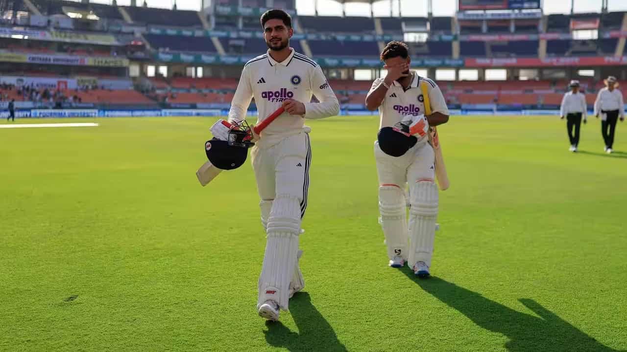 IND vs AFG: ಬೃಹತ್ ಮೊತ್ತ ಪೇರಿಸಿ ಡಿಕ್ಲೇರ್ ಘೋಷಿಸಿದ ಟೀಮ್ ಇಂಡಿಯಾ IND vs AFG: ಬೃಹತ್ ಮೊತ್ತ ಪೇರಿಸಿ ಡಿಕ್ಲೇರ್ ಘೋಷಿಸಿದ ಟೀಮ್ ಇಂಡಿಯಾ