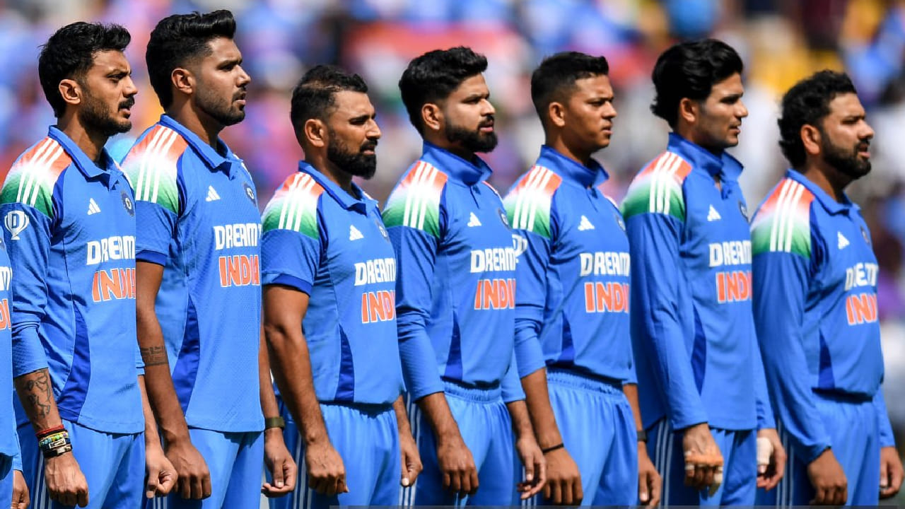 ಭಾರತ ಏಕದಿನ ತಂಡ: ಶುಭ್​ಮನ್ ಗಿಲ್ (ನಾಯಕ), ರೋಹಿತ್ ಶರ್ಮಾ, ವಿರಾಟ್ ಕೊಹ್ಲಿ, ಶ್ರೇಯಸ್ ಅಯ್ಯರ್ (ಉಪನಾಯಕ), ಕೆಎಲ್ ರಾಹುಲ್ (ವಿಕೆಟ್ ಕೀಪರ್), ಇಶಾನ್ ಕಿಶನ್ (ವಿಕೆಟ್ ಕೀಪರ್), ವಾಷಿಂಗ್ಟನ್ ಸುಂದರ್, ಅಕ್ಷರ್ ಪಟೇಲ್, ನಿತೀಶ್ ಕುಮಾರ್ ರೆಡ್ಡಿ, ಕುಲ್ದೀಪ್ ಯಾದವ್, ಜಸ್ಪ್ರೀತ್ ಬುಮ್ರಾ, ಪ್ರಸಿದ್ಧ್ ಕೃಷ್ಣ, ಹರ್ಷಿತ್ ರಾಣಾ, ಅರ್ಷದೀಪ್ ಸಿಂಗ್, ಗುರ್ನೂರ್ ಬ್ರಾರ್.