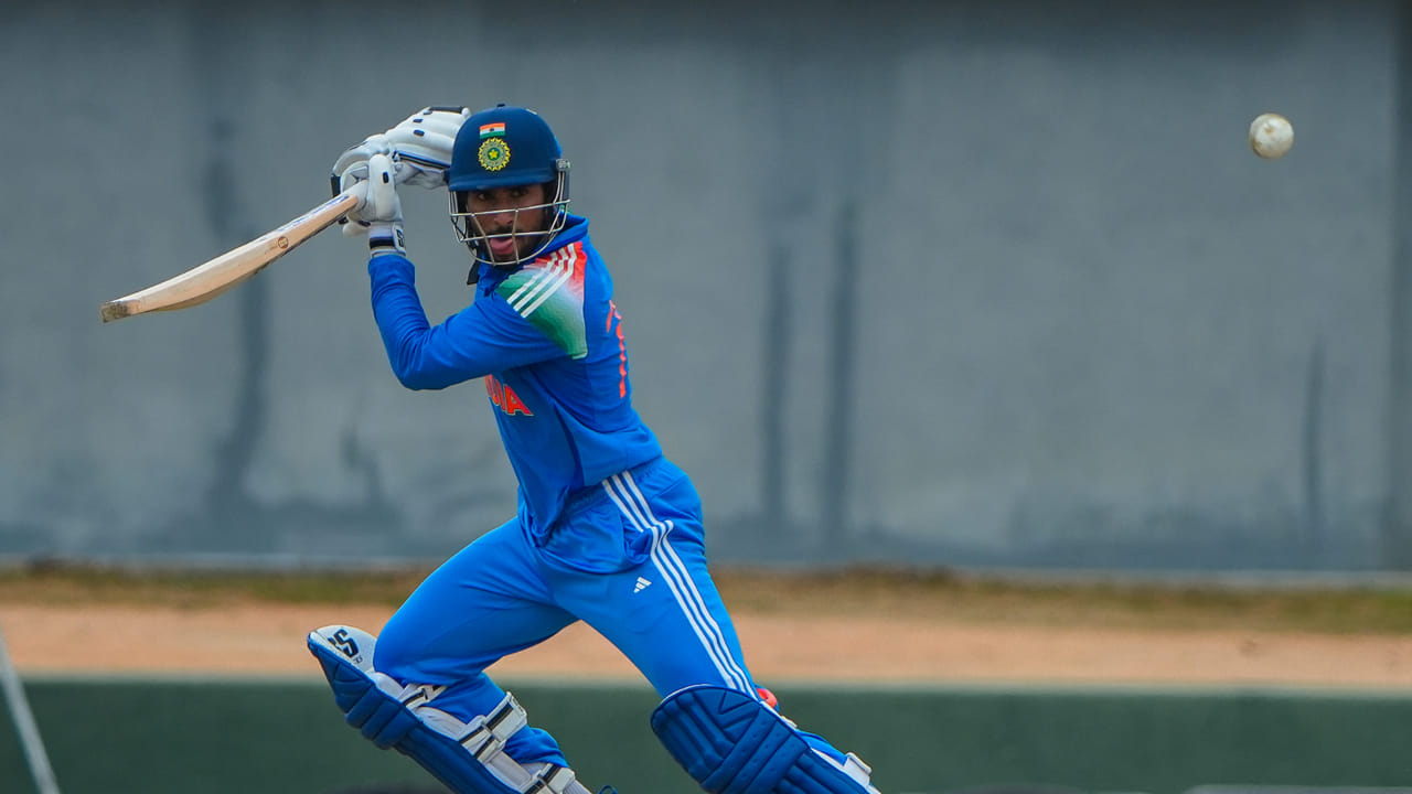 ಆದರೆ ಅಯ್ಯರ್​ಗೂ ಕೂಡ ಹೆಚ್ಚು ಹೊತ್ತು ನಿಲ್ಲಲು ಸಾಧ್ಯವಾಗಲಿಲ್ಲ, ಆರನೇ ಓವರ್‌ನಲ್ಲಿ ಔಟಾದರು. ನಾಯಕ ಶ್ರೇಯಸ್ ಅಯ್ಯರ್ ಮಾತ್ರವಲ್ಲ, ಉಪನಾಯಕ ತಿಲಕ್ ಕೂಡ ಈ ಪಂದ್ಯದಲ್ಲಿ ರನ್ ಗಳಿಸಲು ವಿಫಲರಾದರು. ತಿಲಕ್ ಈ ಪಂದ್ಯದಲ್ಲಿ 21 ಎಸೆತಗಳನ್ನು ಎದುರಿಸಿ ಕೇವಲ 19 ರನ್‌ಗಳಿಸಿ ಔಟಾದರು. ಇವರಿಬ್ಬರ ವಿಕೆಟ್ ಪತನದಿಂದಾಗಿ ತಂಡವು ಸಂಕಷ್ಟದಲ್ಲಿ ಸಿಲುಕಿತು. ಅಂತಿಮವಾಗಿ ತಂಡಕ್ಕೆ ಸೋಲಿನ ಶಾಕ್ ಎದುರಾಯಿತು (PC-PTI).