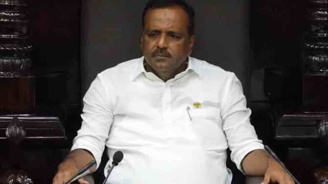 ನಗು ಮುಖದಲ್ಲಿ ಬೆಂಗಳೂರಿಗೆ ಬಂದ ಖಾದರ್,ಸಚಿವ ಸ್ಥಾನ ಫಿಕ್ಸಾ?