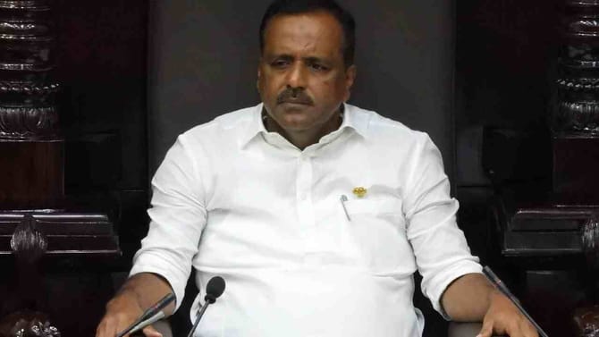 ನಗು ಮುಖದಲ್ಲಿ ಬೆಂಗಳೂರಿಗೆ ಬಂದ ಖಾದರ್,ಸಚಿವ ಸ್ಥಾನ ಫಿಕ್ಸಾ?