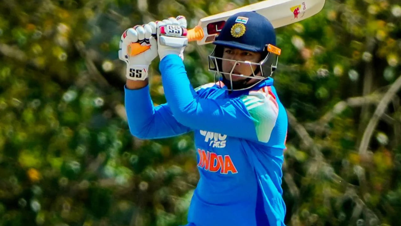 ಅಂತರರಾಷ್ಟ್ರೀಯ ಕ್ರಿಕೆಟ್ನಲ್ಲಿ ಯಾವುದೇ ಆಟಗಾರ ಇಷ್ಟು ಚಿಕ್ಕ ವಯಸ್ಸಿನಲ್ಲಿ ಪೂರ್ಣ ಸದಸ್ಯ ರಾಷ್ಟ್ರಕ್ಕಾಗಿ ಆಡಿಲ್ಲ. ವೈಭವ್ ಸೂರ್ಯವಂಶಿ ಈಗ 15 ವರ್ಷಕ್ಕಿಂತ ಮೇಲ್ಪಟ್ಟವರಾಗಿದ್ದು, ಅವರು ಹಸನ್ ರಜಾ ಅವರ ವಿಶ್ವ ದಾಖಲೆಯನ್ನು ಮುರಿಯುವ ಸಾಧ್ಯತೆ ಕಡಿಮೆ (PC-PTI).