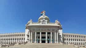 ವಿಧಾನಸೌಧದಲ್ಲೇ ಅಧಿಕಾರಿ, ಸಿಬ್ಬಂದಿ ಕಳ್ಳಾಟ: ಸಮಯ ಪಾಲನೆ ಉಲ್ಲಂಘನೆ