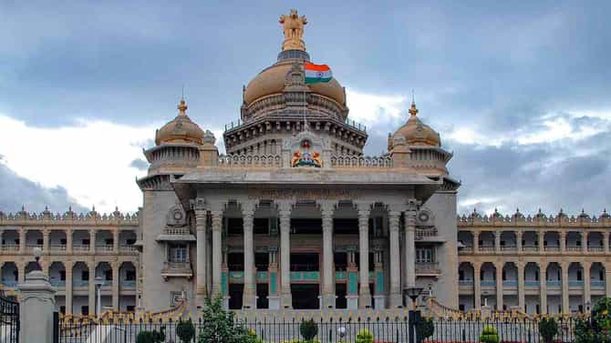 ಚುರುಕು ಮುಟ್ಟಿಸಿದ ಡಿಕೆಶಿ: ಸರ್ಕಾರಿ ನೌಕರರ ಹಾಜರಾತಿ ದಾಖಲಾತಿ ಕಡ್ಡಾಯ!