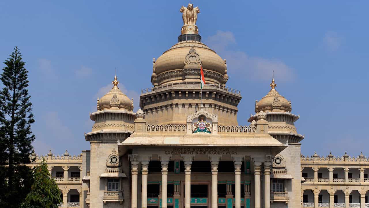 ಐಎಎಸ್ ಅಧಿಕಾರಿಗಳ ಭರ್ಜರಿ ವರ್ಗಾವಣೆ: ಹಲವು ಇಲಾಖೆಗಳಿಗೆ ಹೊಸ ಅಧಿಕಾರಿಗಳ ನೇಮಕ ಐಎಎಸ್ ಅಧಿಕಾರಿಗಳ ಭರ್ಜರಿ ವರ್ಗಾವಣೆ: ಹಲವು ಇಲಾಖೆಗಳಿಗೆ ಹೊಸ ಅಧಿಕಾರಿಗಳ ನೇಮಕ