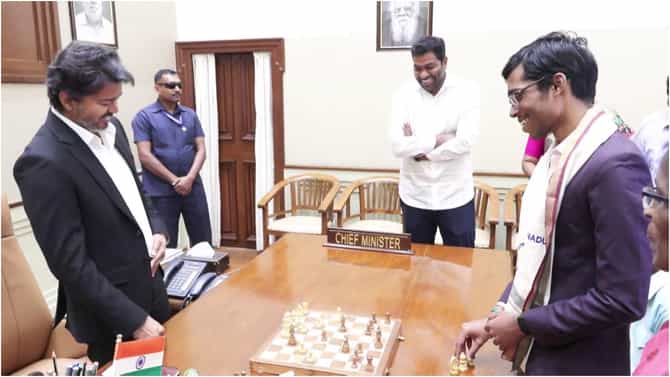 ಚೆಸ್ ಚಾಂಪಿಯನ್ ಪ್ರಜ್ಞಾನಂದ ಜೊತೆ ಚೆಸ್ ಆಡಿ 50 ಲಕ್ಷ ರೂ. ಕೊಟ್ಟ ವಿಜಯ್
